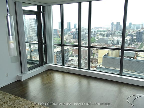 5th image of 8 Charlotte St #2508