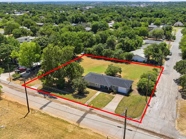 313 W 7th St, Weatherford, TX 76086