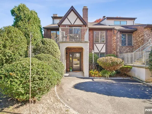 900 Valley Rd APT F8, Clifton, NJ 07013