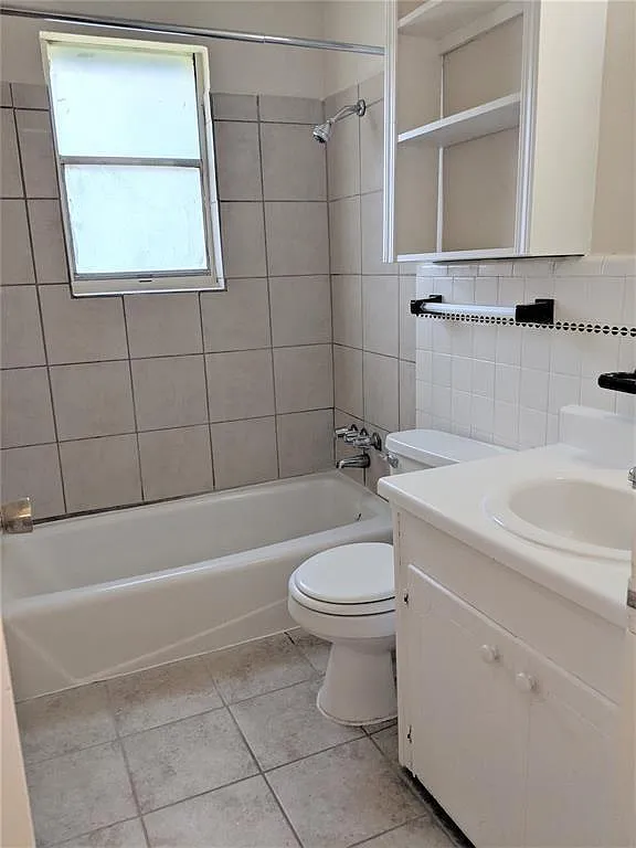 2 bed, 1.0 bath, 750 sqft, $1,275 — Photo 3