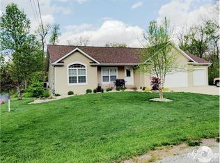 27 Geneva Dr, Caseyville, IL 62232