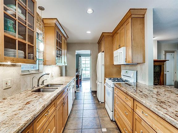 5th image of 11758 Dixfield Dr