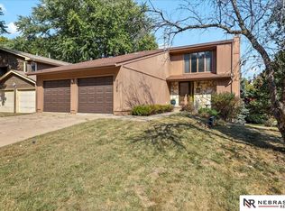 7155 N 81st Plz, Omaha, NE 68122