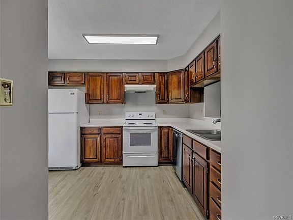 3rd image of 7833 Balineen Ct