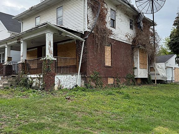 2nd image of 2025 Adams Ave