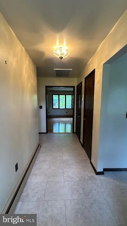 3 bed, 1975 sqft, $3,400 — Photo 4