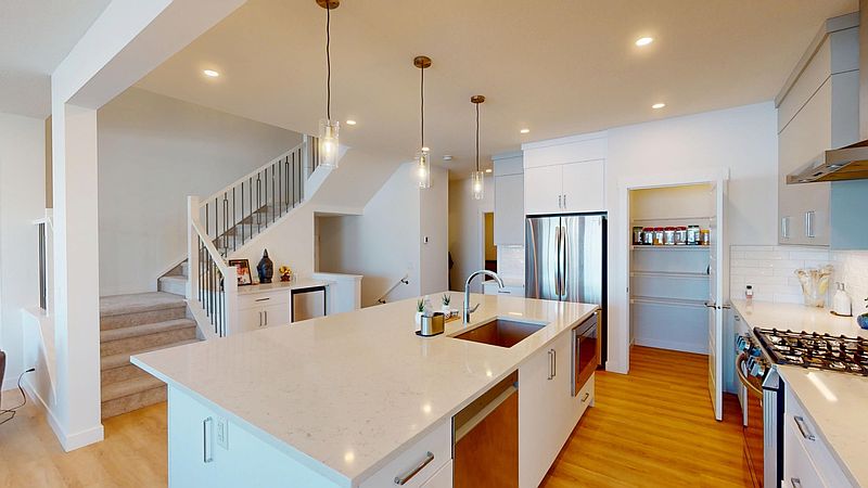 Calgary House for rent - 4 Bedrooms — photo 4