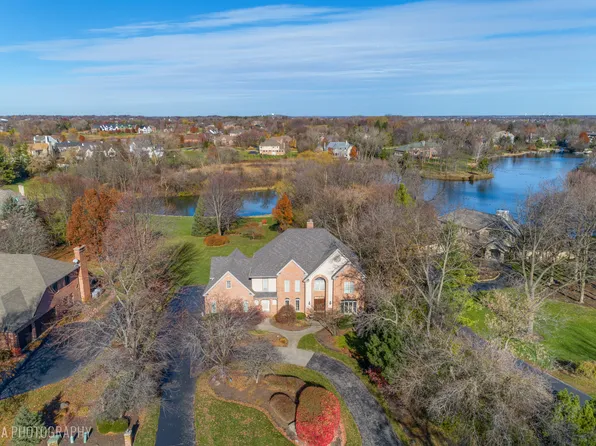 16 Mulberry Dr, Hawthorn Woods, IL 60047