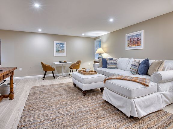 5th image of 18 Brittany Ln