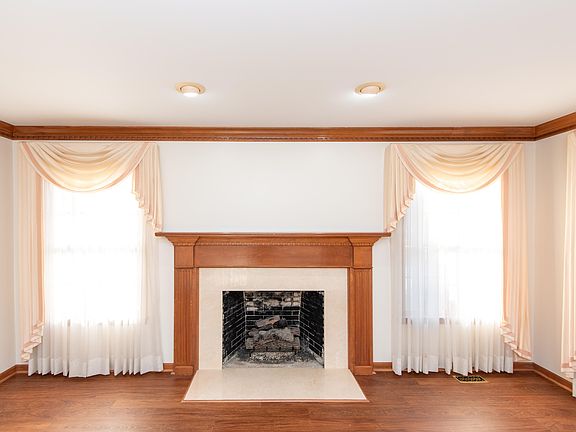 3rd image of 3281 Fieldstone Dr