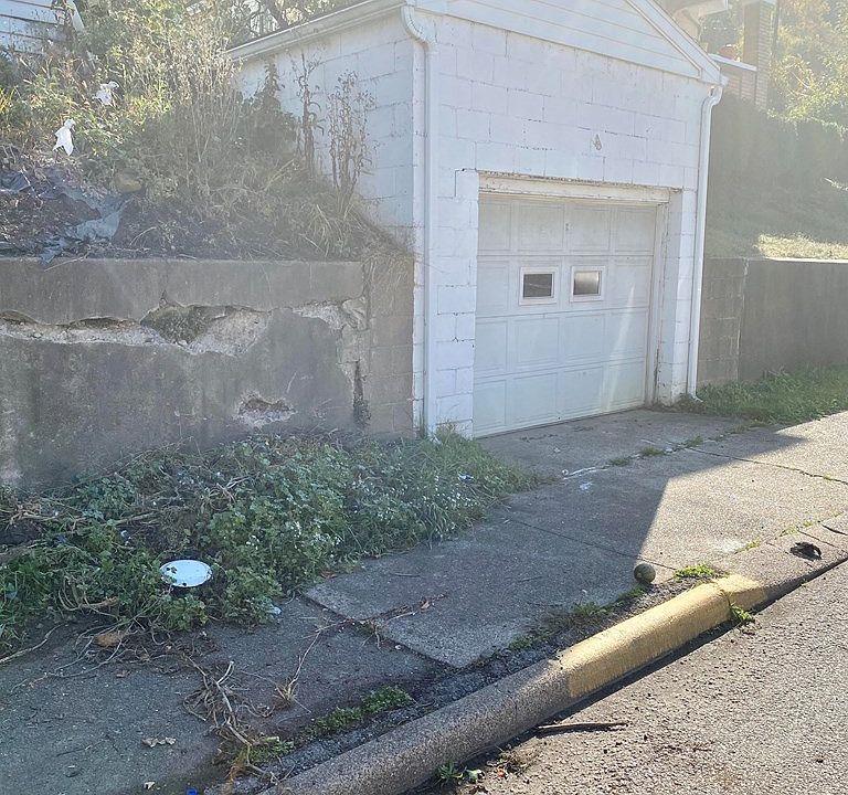 2nd image of 720 Virginia Ave