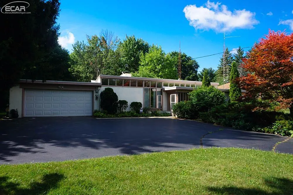6164 Hugh St photo 1