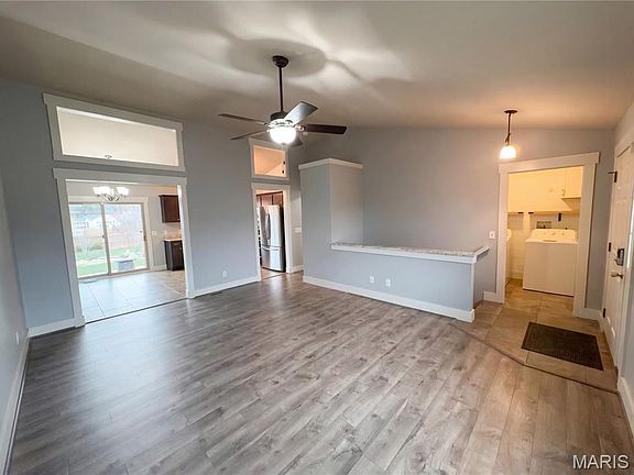 3rd image of 119 Albany Manor Dr