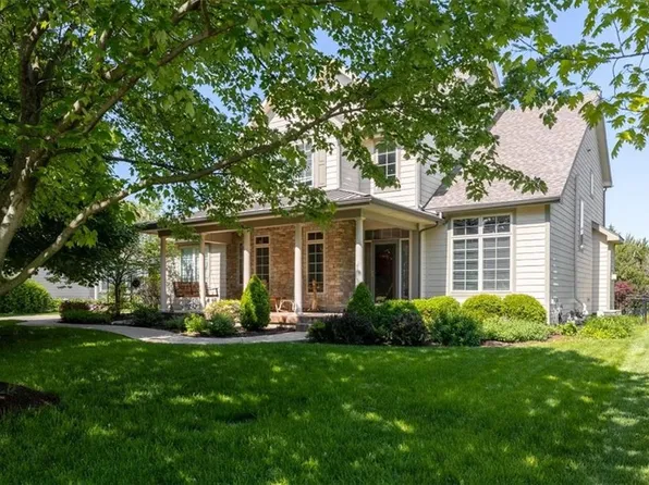 215 Earhart Cir, Lawrence, KS 66049