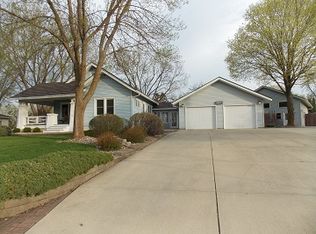 848 Mineral Sp Rd NE, Owatonna, MN 55060