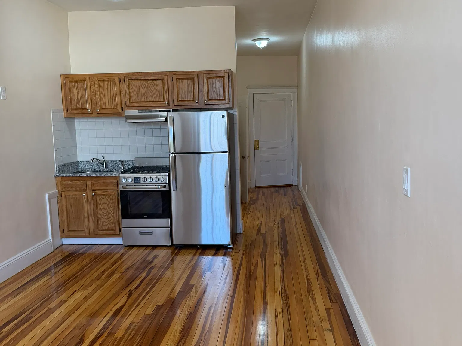 Studio, 350 sqft, $1,650 — Photo 3