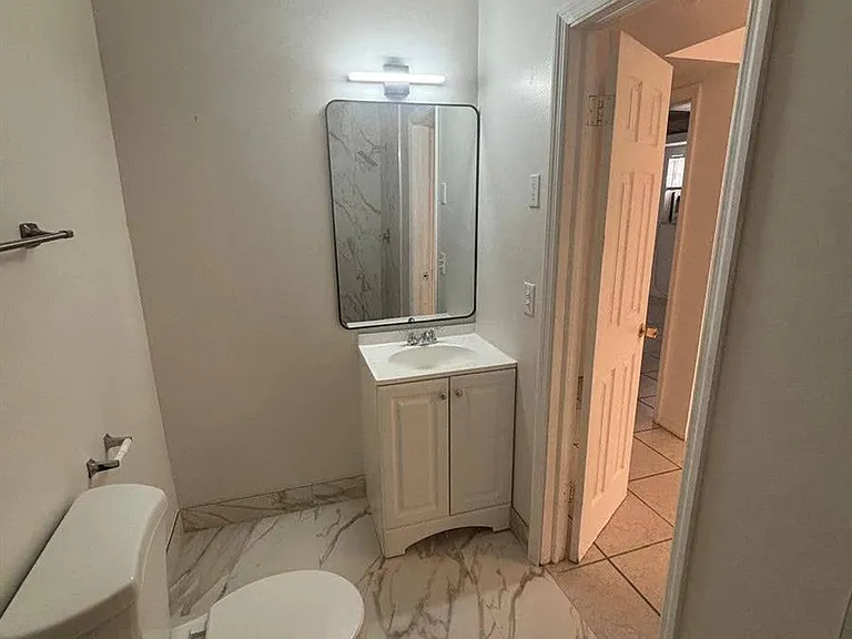 5050 SW 40th Ave #4 — Photo 6