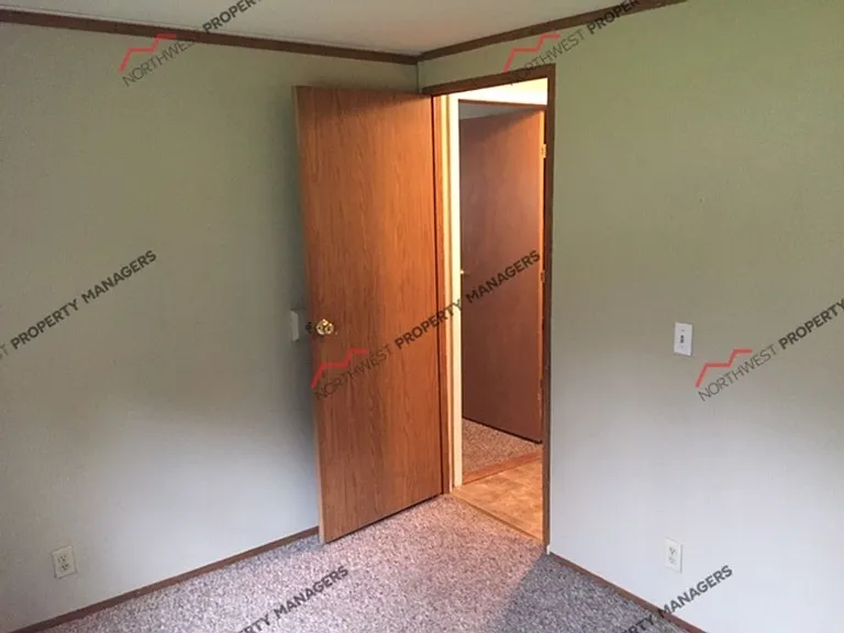 2495 NE Kresky Ave — Photo 9