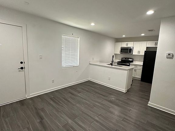 2nd image of 321 E 8th St APT 206