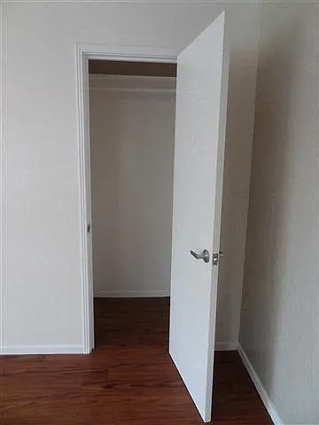 Moana Vista Studio Bedroom Doorway