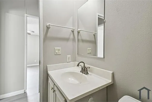 10607 Bay Hills Cir — Photo 23