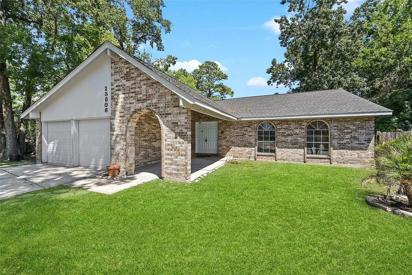 3 bed, 2.0 bath, 1701 sqft, $1,845 — Photo 2