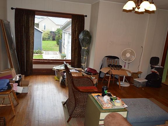 5th image of 212 E 9th St