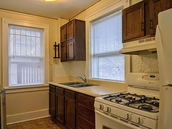 2nd image of 1215 Douglas St APT 3