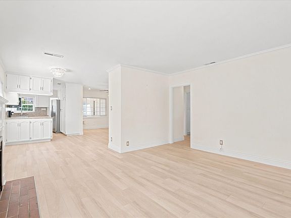4th image of 5008 8th Ave