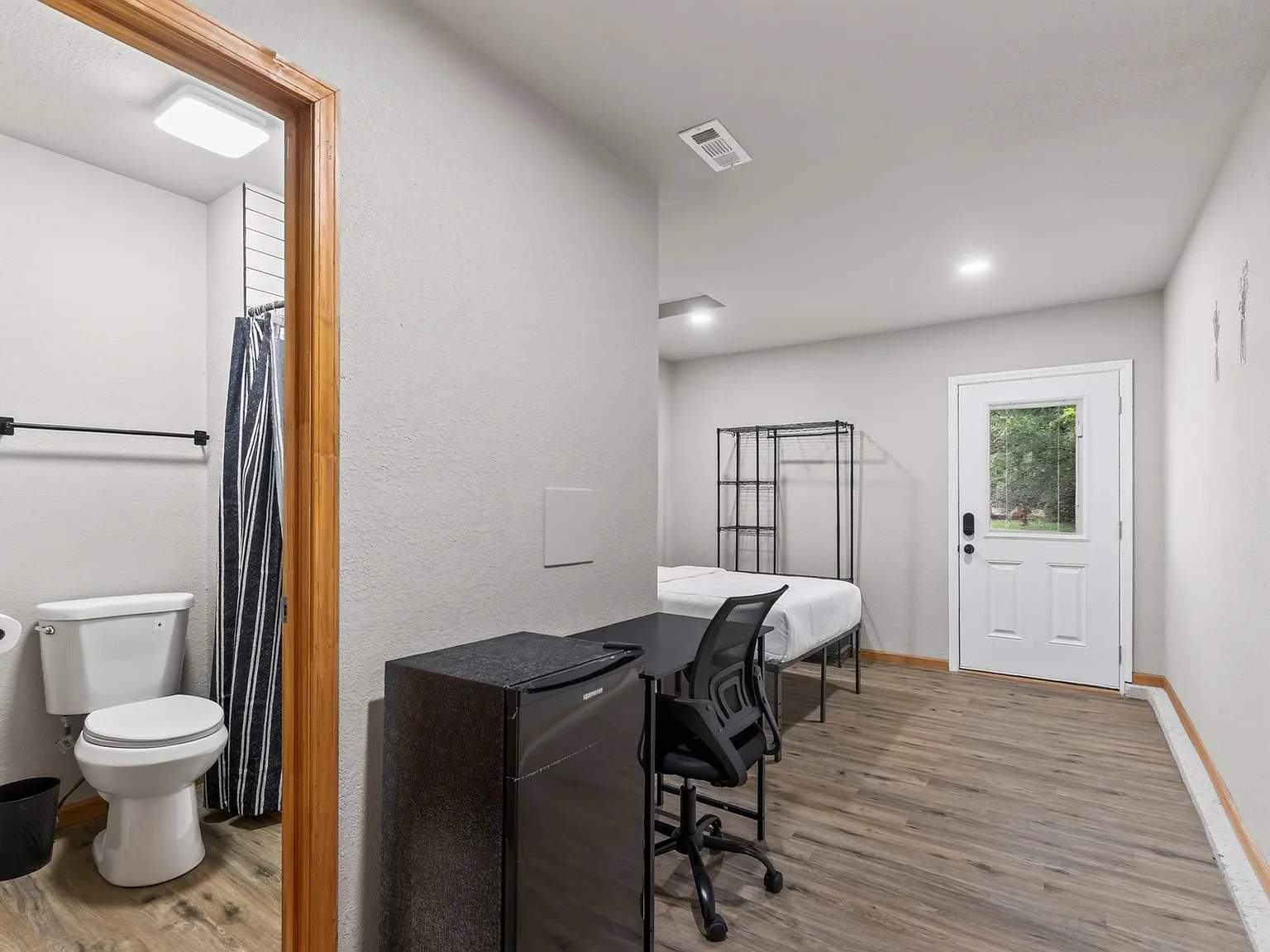 4 bed, 4.0 bath, 2000 sqft, $1,109 — Photo 2