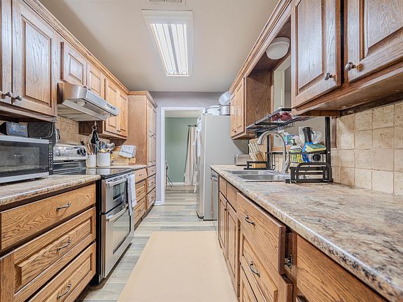5th image of 1129 Garden Dr