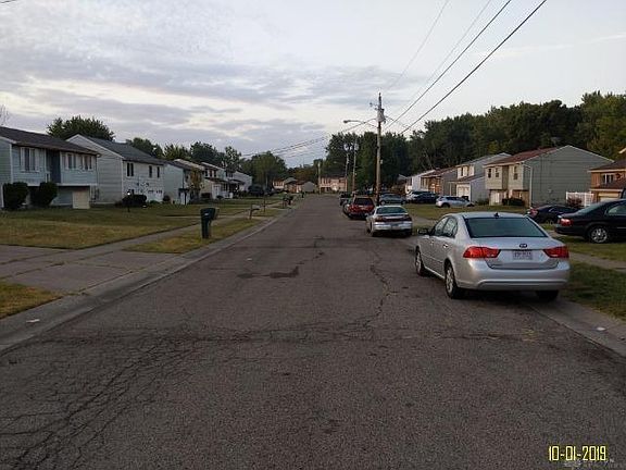 4th image of 10085 Fairglen Dr