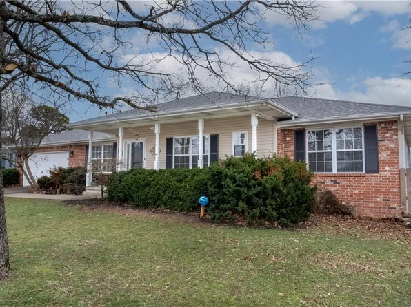 149 Holiday Island Dr, Holiday Island, AR 72631