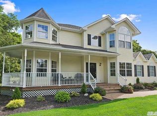 2 Gatz Rd, Riverhead, NY 11901