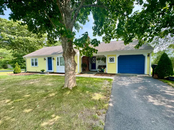 11 Gate Way Street, South Yarmouth, MA 02664