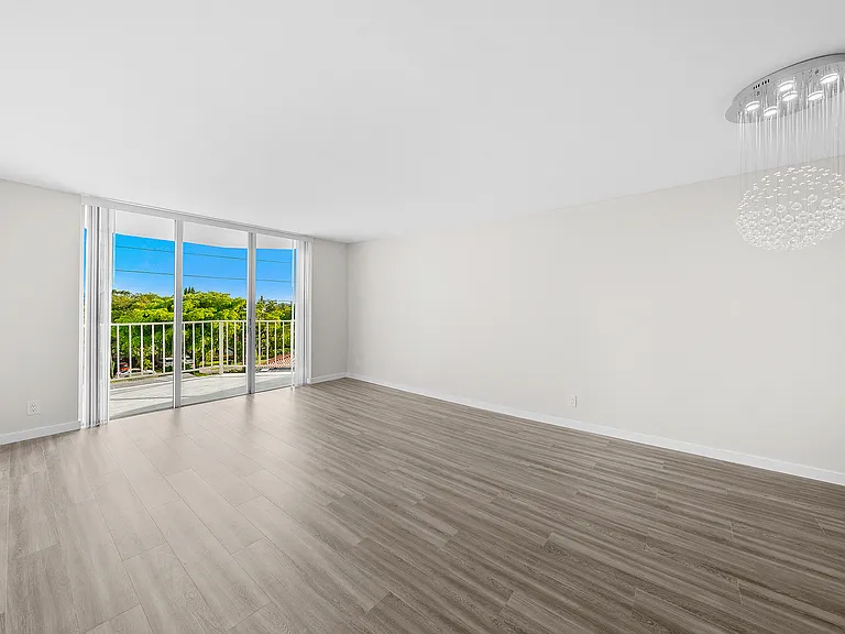16740 NE 9th Ave #405 — Photo 10