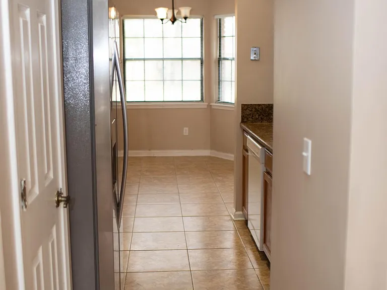 7175 Glendyne Dr N — Photo 29