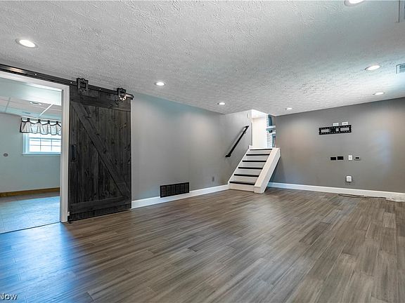 4th image of 1325 Cricket Hill Ave SE