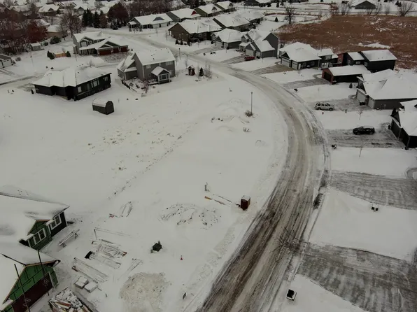 610 Summer Ave SE, New Prague, MN 56071