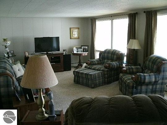 4th image of 703 W Lincoln St