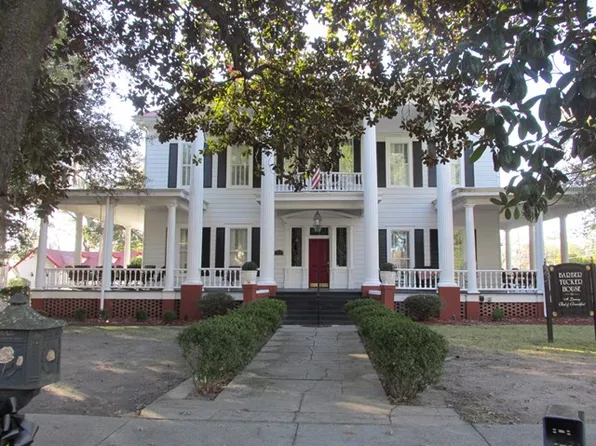 704 3rd St SW, Moultrie, GA 31768