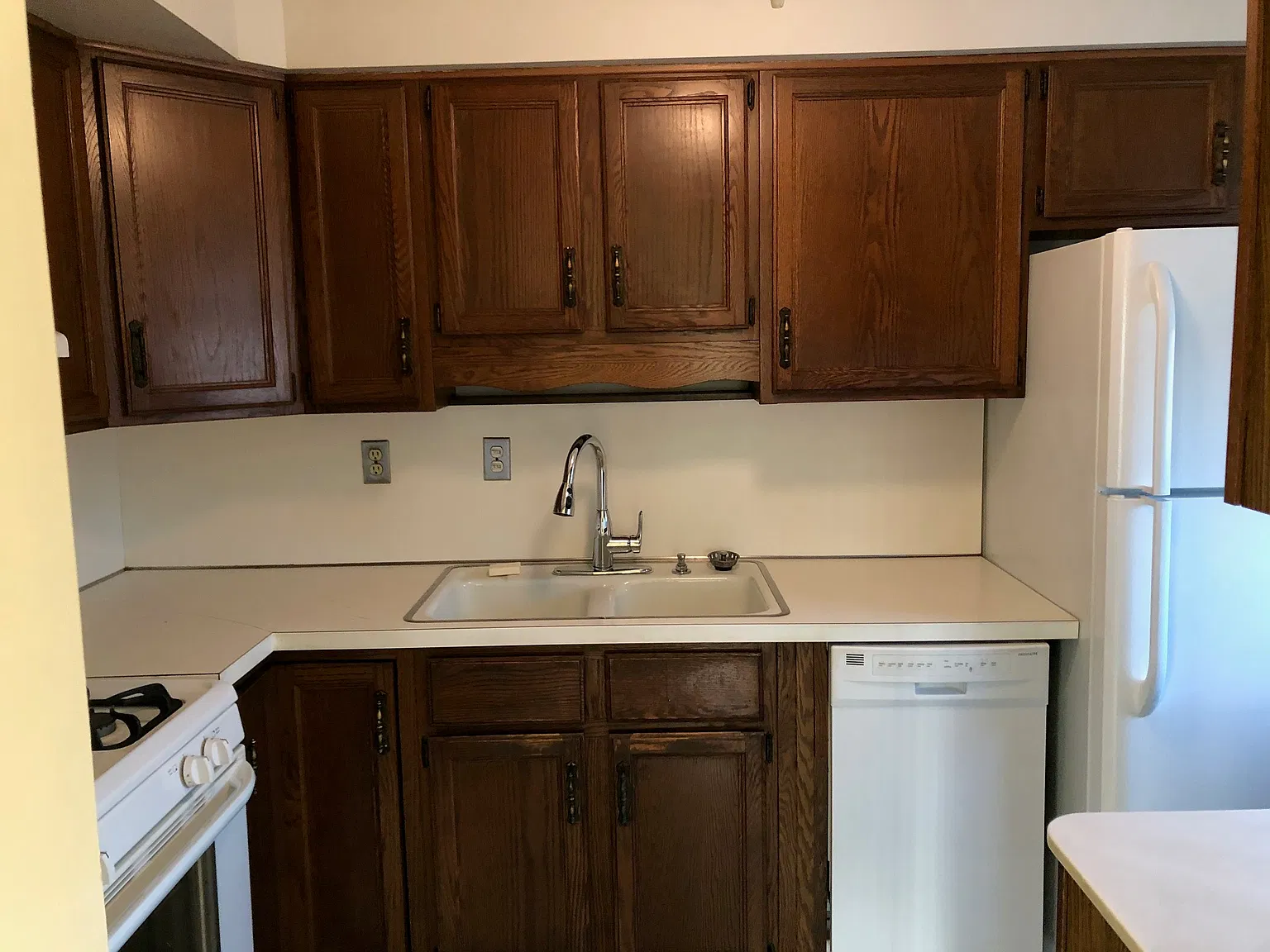 2 bed, 944 sqft, $1,100 — Photo 2