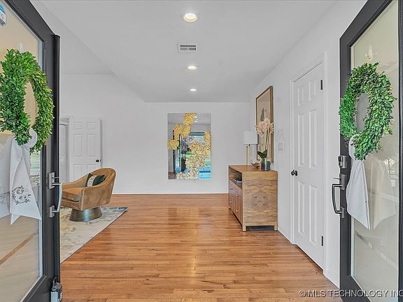5th image of 4727 S Wheeling Ave