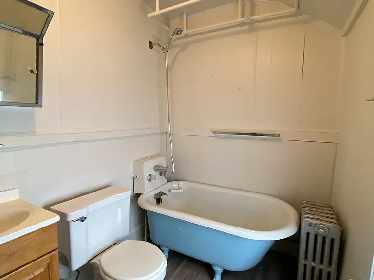 31 Nutt Ave — Photo 2