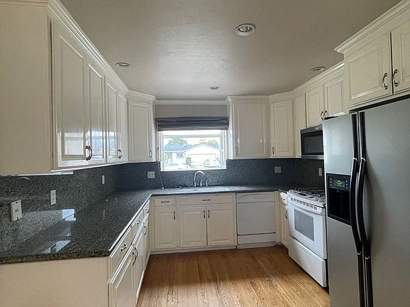 3rd image of 5023 Paseo Olivos