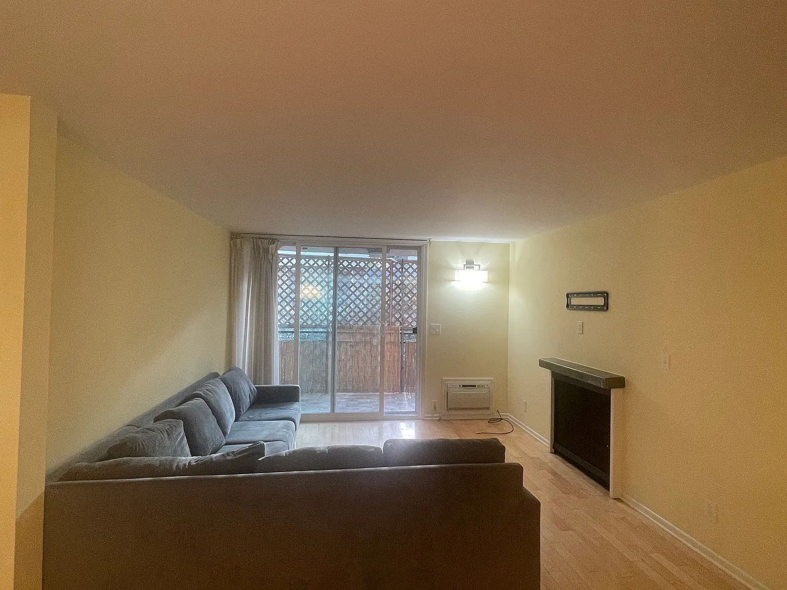 2 bed, 922 sqft, $3,398 — Photo 4