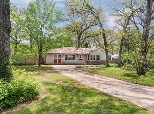 1372 Grant Rd, Saint Louis, MO 63119