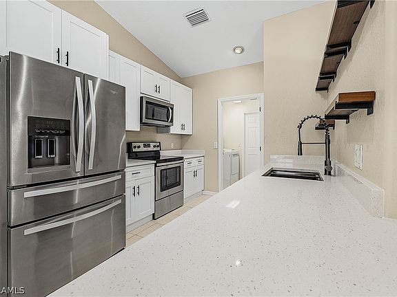 4th image of 2905 NE 4th Pl