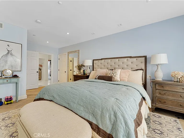 277 S Spalding Dr #201 — Photo 19