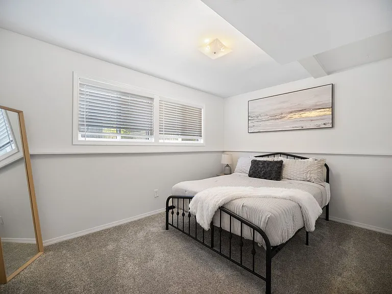 107 E Regina Ave — Photo 25